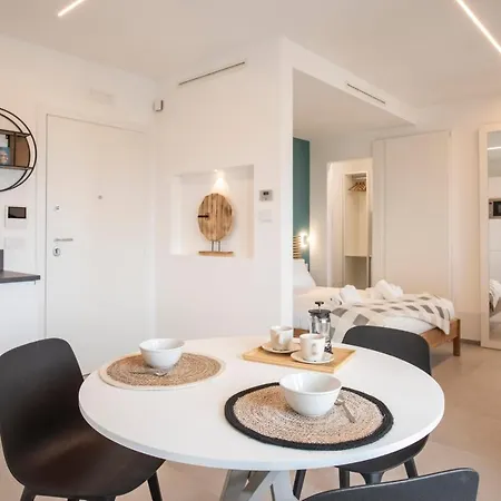 Gentile 46 Blu Luxury Flat *