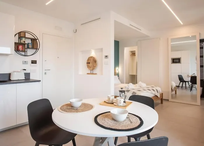 Gentile 46 Blu Luxury Flat *